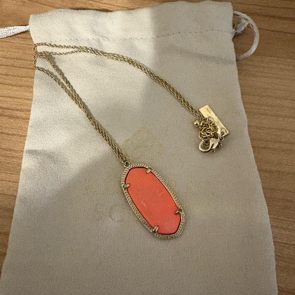 Kendra Scott Reid Necklace Bright Coral Color Faceted Pendant Goldtone Chain. - Picture 2 of 5